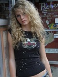 Taylor Swift as "Makayla Evans"